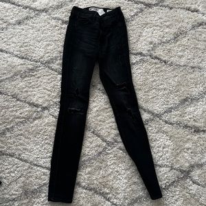 black ripped skinny jeans